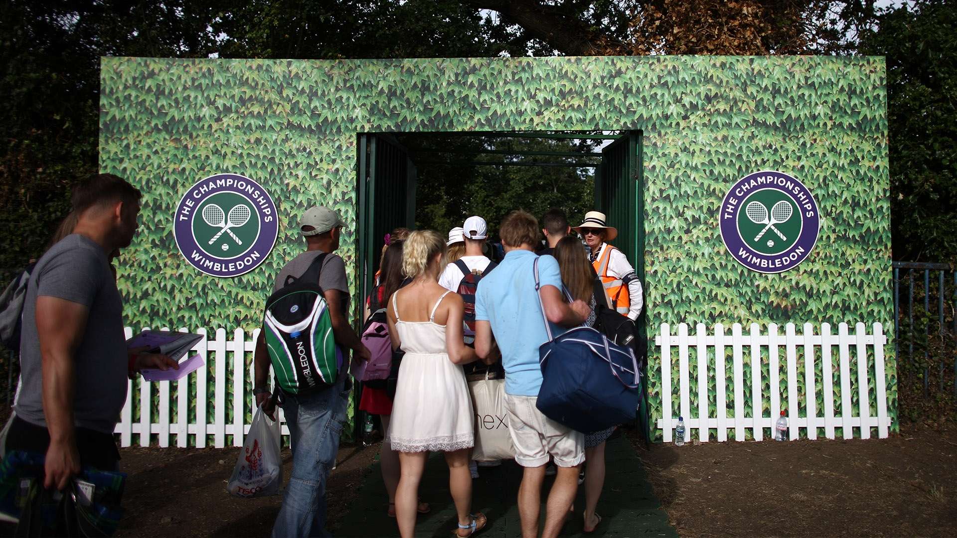 但他敏捷的 但他敏捷的